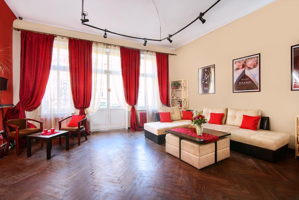 Hollywood Home Hostel Lviv Exterior foto