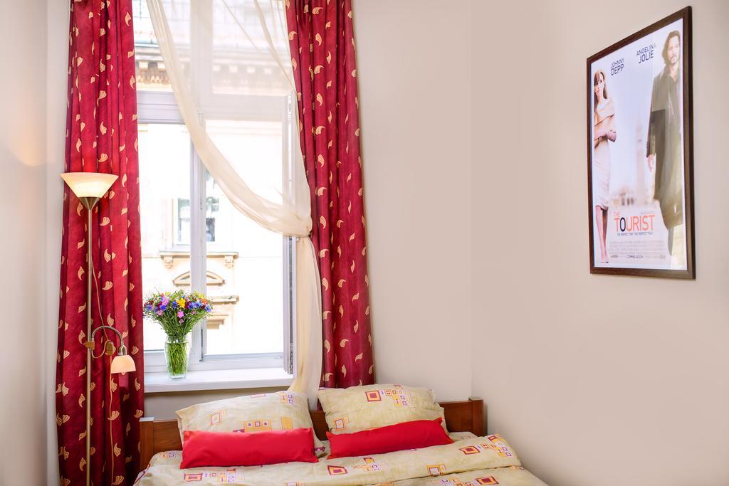 Hollywood Home Hostel Lviv Quarto foto